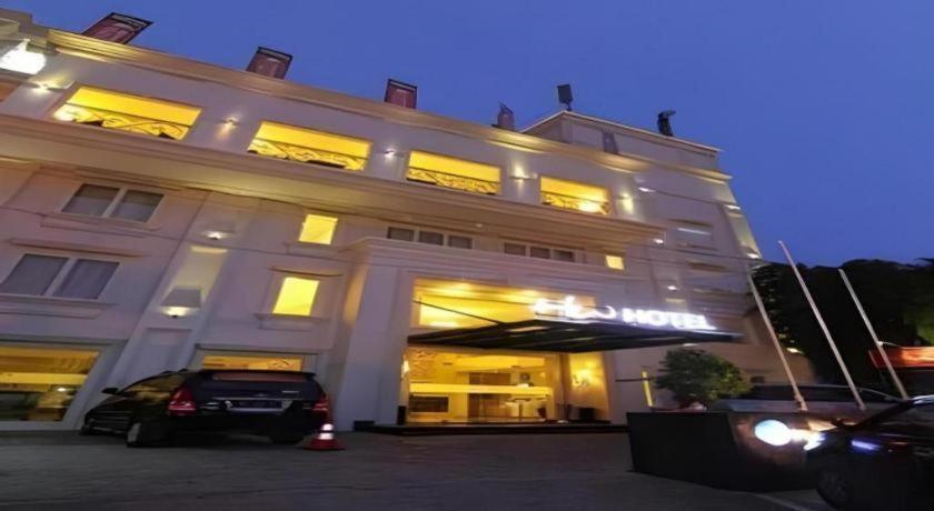 Hw Hotel Padang 外观 照片