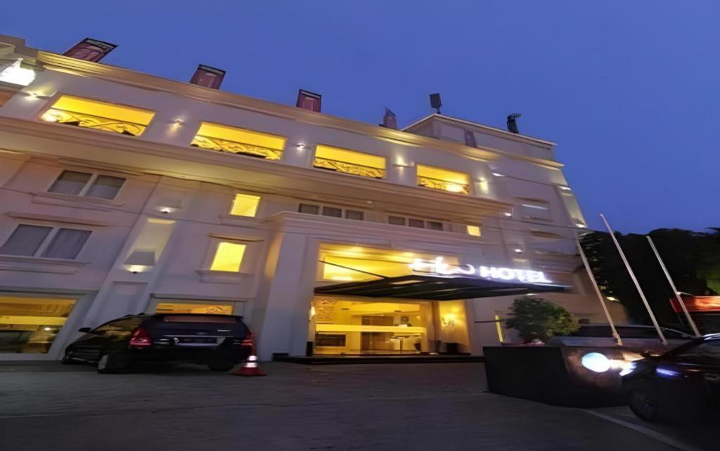 Hw Hotel Padang 外观 照片
