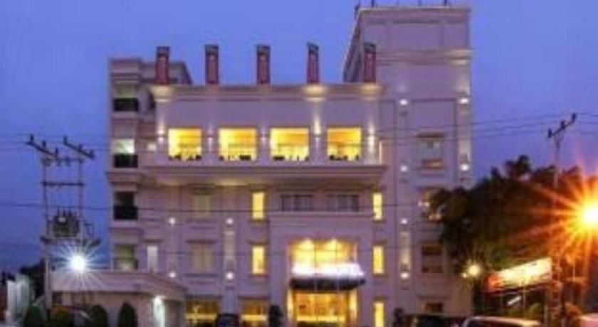 Hw Hotel Padang 外观 照片