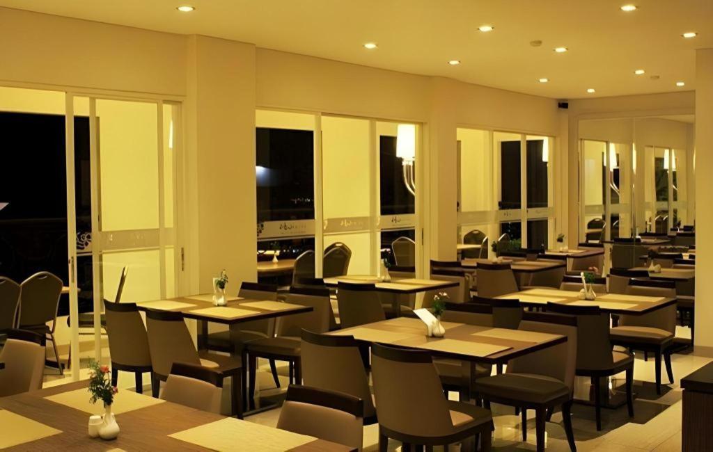 Hw Hotel Padang 外观 照片